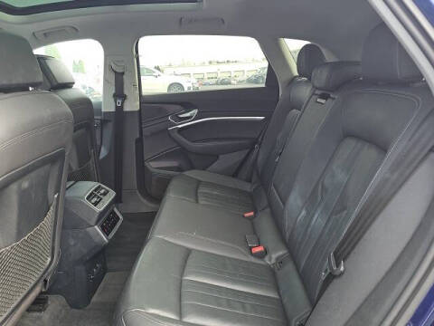 2021 Audi e-tron quattro Premium