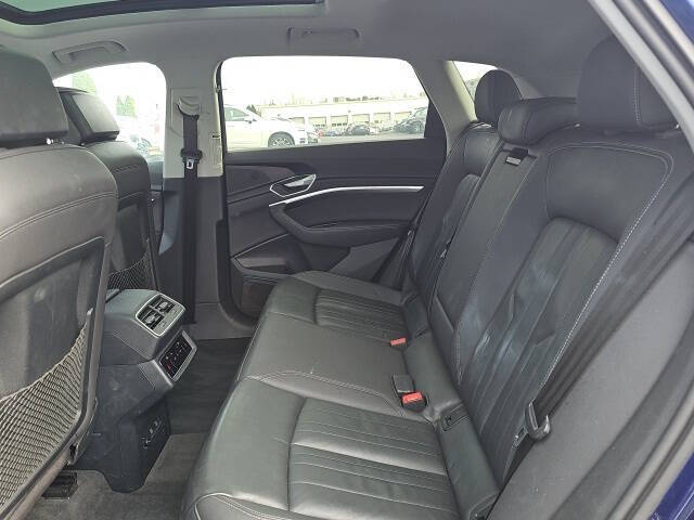 2021 Audi e-tron quattro Premium