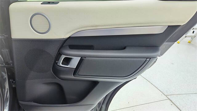 2024 Land Rover Discovery P300 Dynamic SE