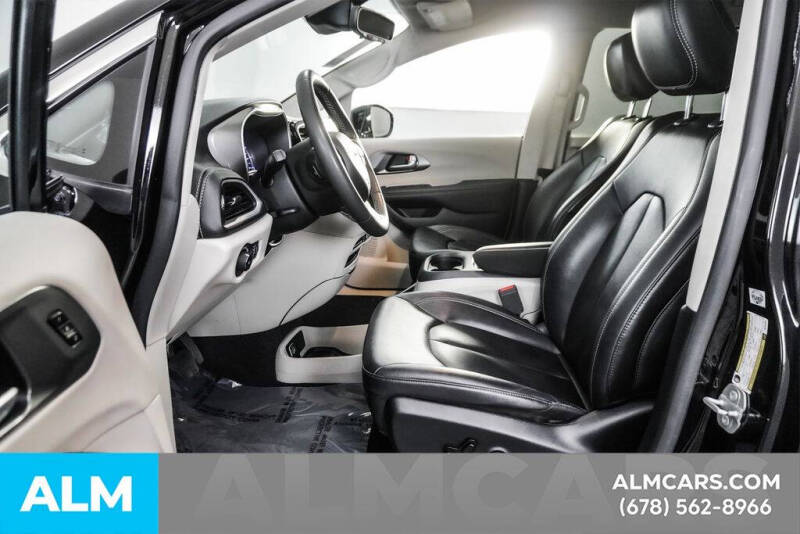 2024 Chrysler Pacifica Plug-In Hybrid Select