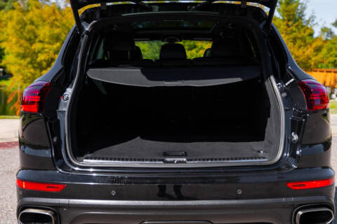 2017 Porsche Cayenne Platinum Edition