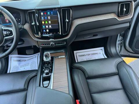 2023 Volvo XC60 B5 Ultimate Bright Theme