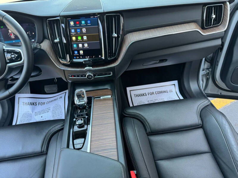 2023 Volvo XC60 B5 Ultimate Bright Theme