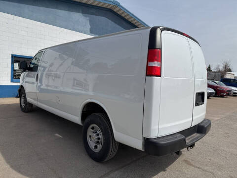 2022 Chevrolet Express 2500