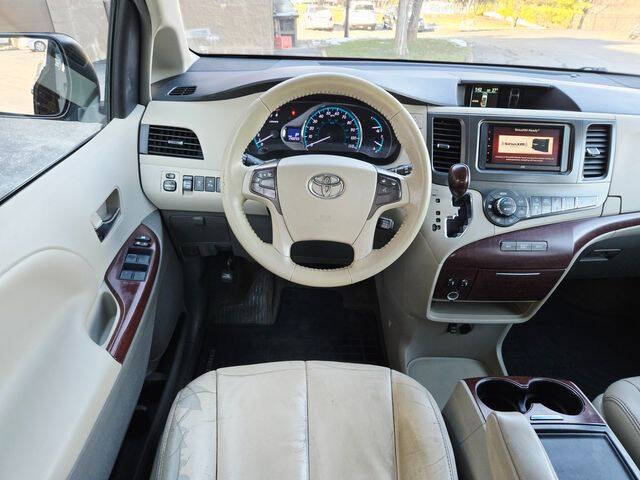 2014 Toyota Sienna XLE 7-Passenger