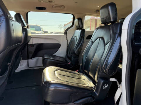 2017 Chrysler Pacifica Touring-L