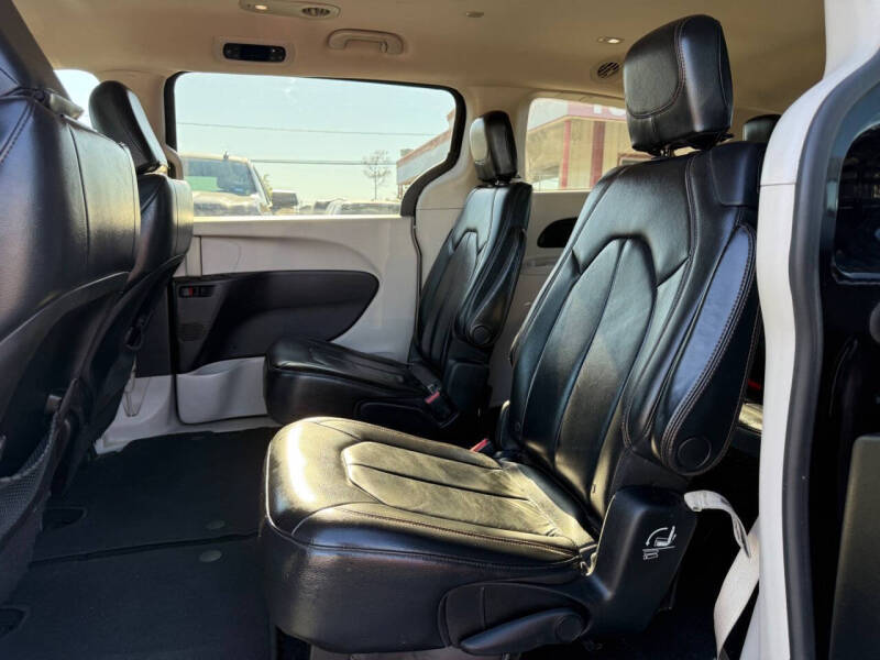 2017 Chrysler Pacifica Touring-L