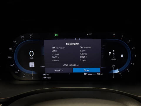 2022 Volvo XC60 B6 R-Design