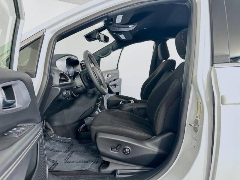 2023 Chrysler Pacifica Touring