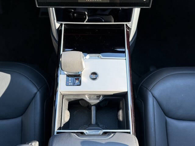 2024 Land Rover Range Rover P400 SE LWB