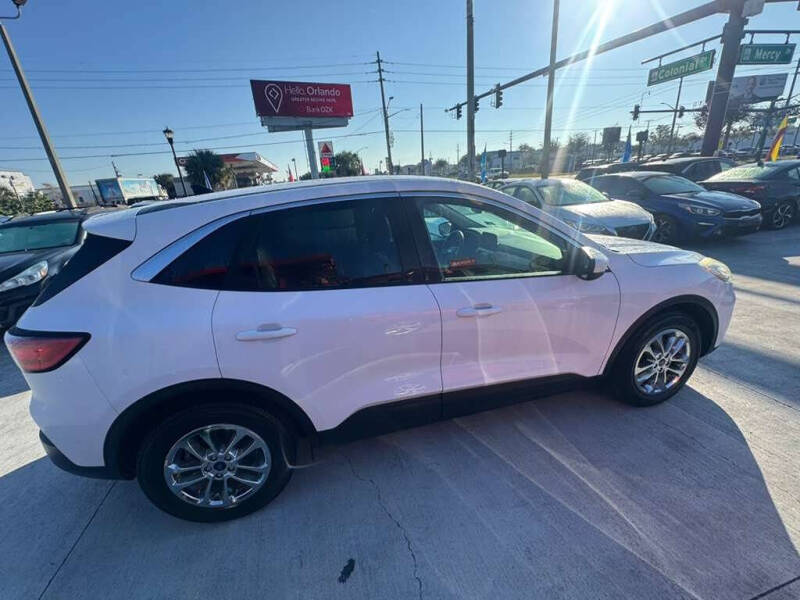 2020 Ford Escape SE