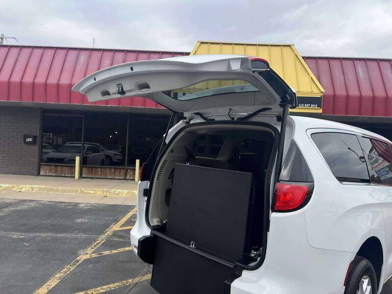 2024 Chrysler Voyager LX