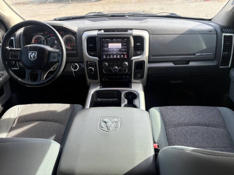 2017 RAM 1500 SLT