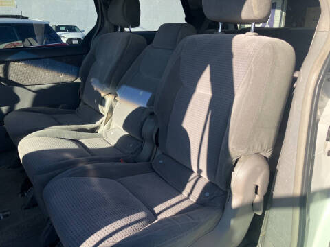2006 Toyota Sienna LE 8 Passenger