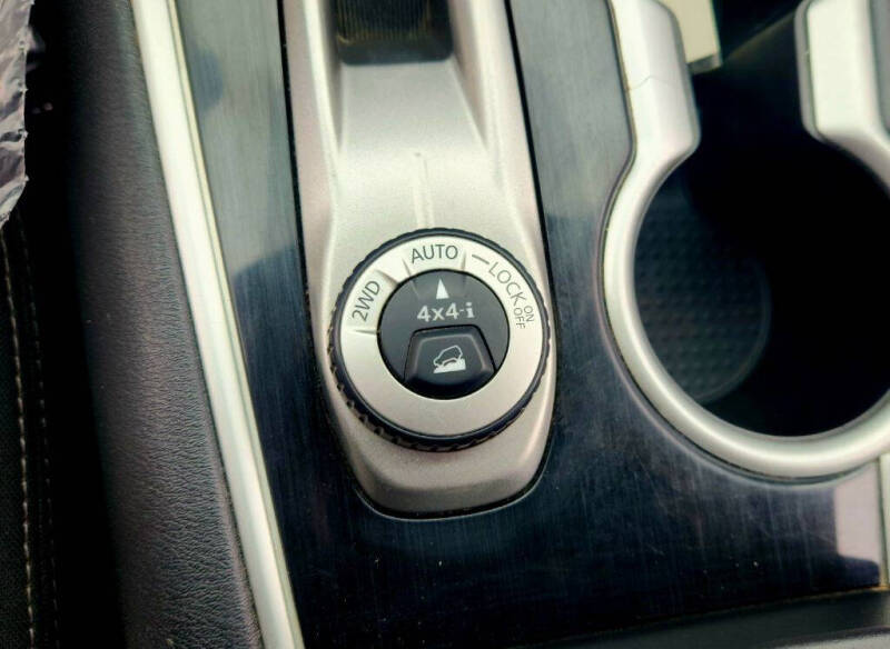 2017 Nissan Pathfinder SV