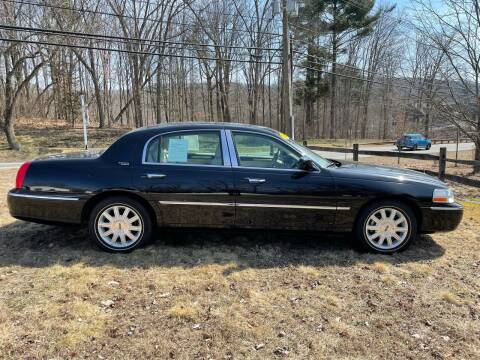 2006 Lincoln Town Car for sale at ROBERT MOTORCARS in Woodbury CT