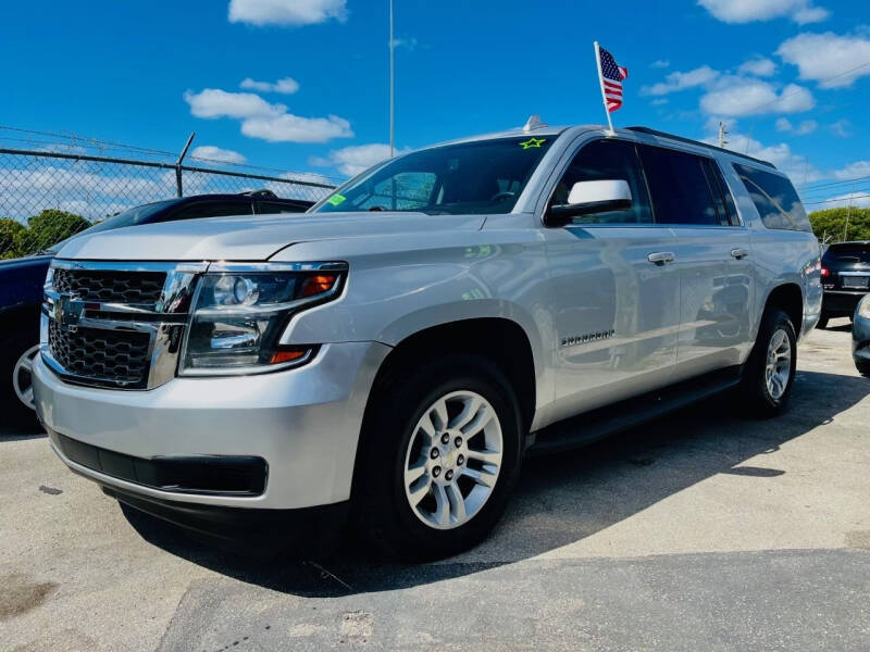 2016 Chevrolet Suburban LT photo 2