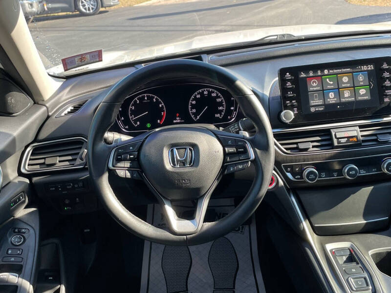 2019 Honda Accord null photo 18