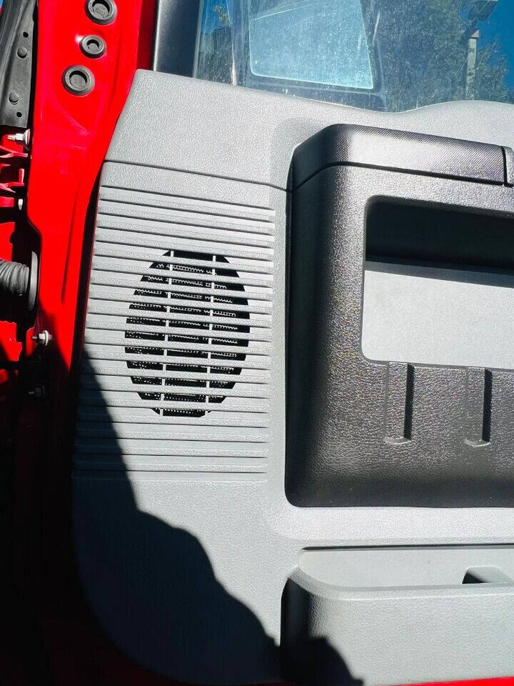 2013 Ford F-250 Super Duty  - $23,950