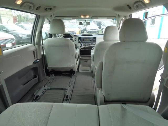 2011 Toyota Sienna Base 7-Passenger