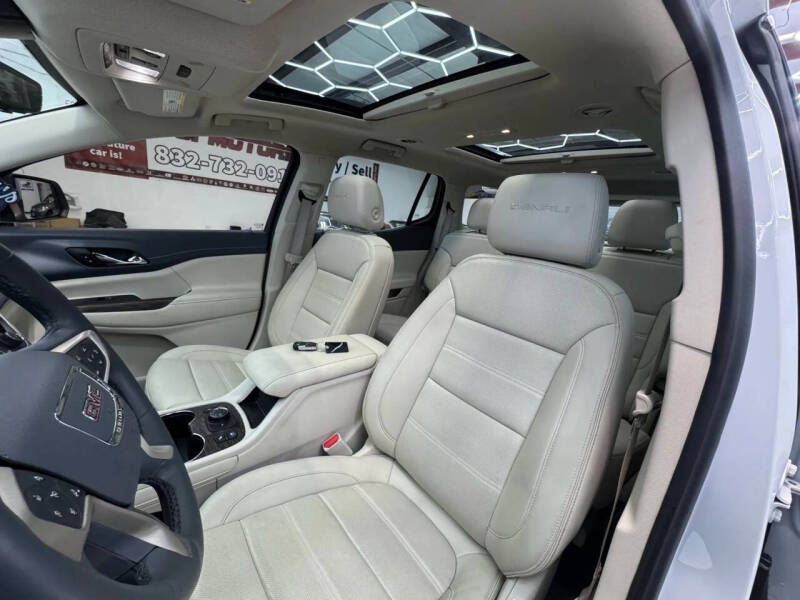 2023 GMC Acadia Denali