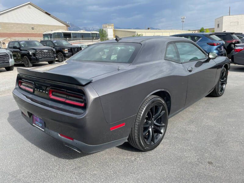 2016 Dodge Challenger SXT Plus