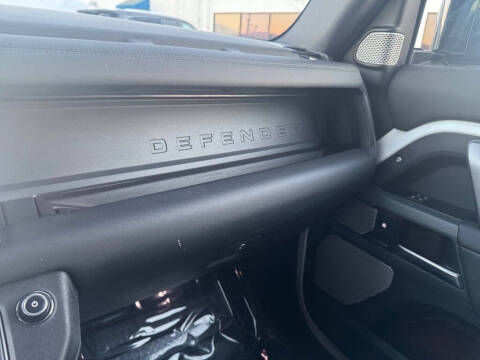 2024 Land Rover Defender 130 P400 X-Dynamic SE