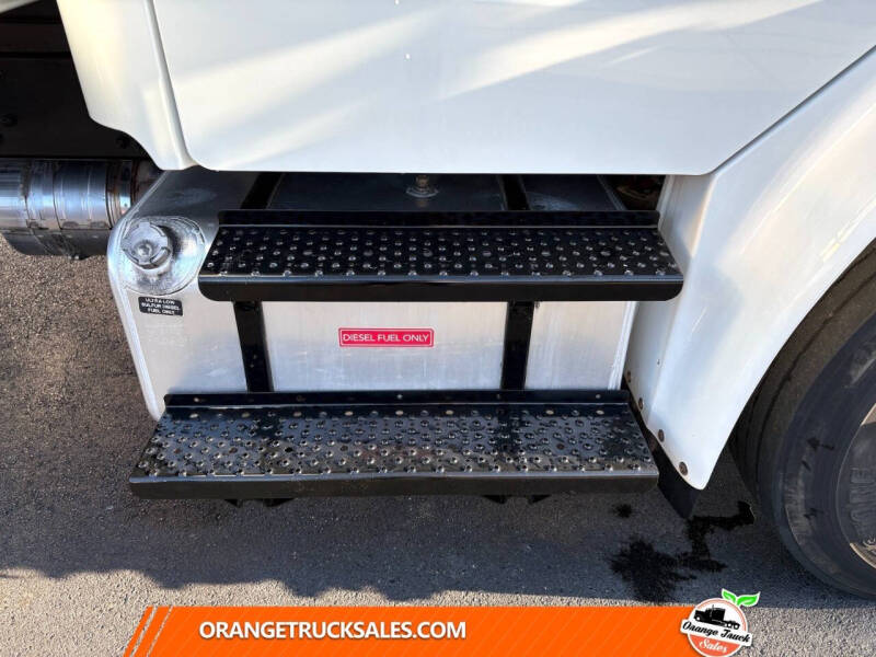 2018 Freightliner M2 106