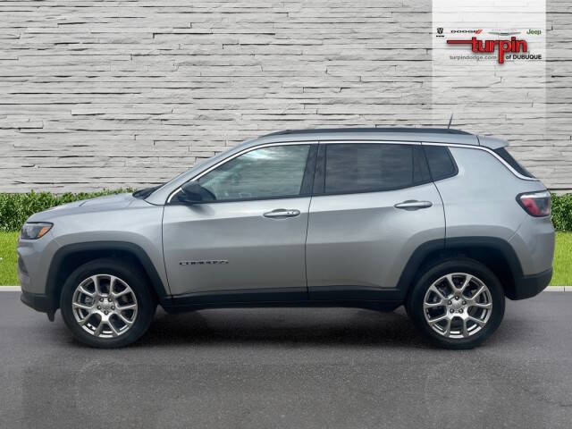 Used 2022 Jeep Compass Latitude Lux with VIN 3C4NJDFBXNT175949 for sale in Dubuque, IA