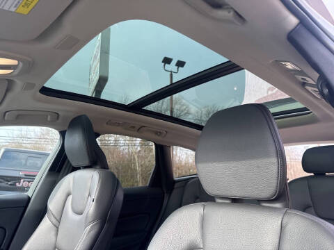 2022 Volvo XC60 B5 Momentum