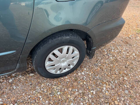 2005 Toyota Sienna LE 8 Passenger