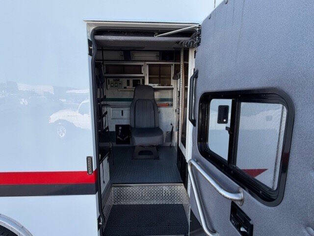 2003 Ford E-Series E-450 SD