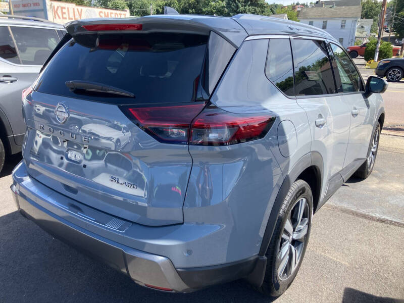 2024 Nissan Rogue SL