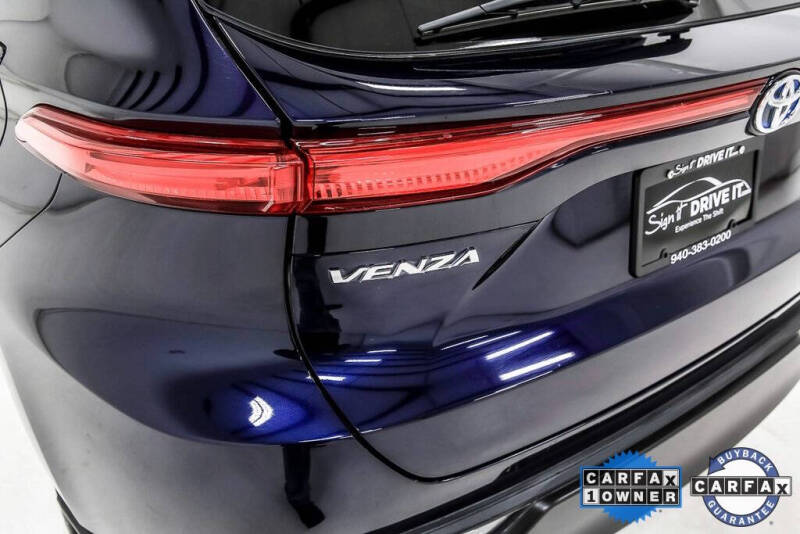 2023 Toyota Venza LE