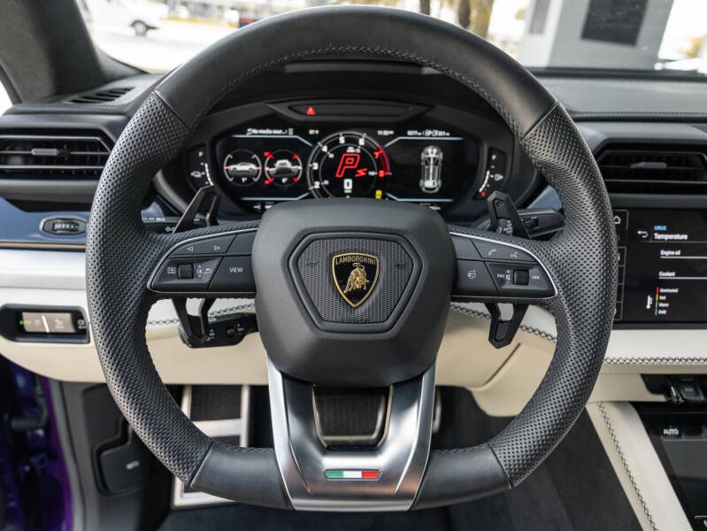 2025 Lamborghini Urus SE