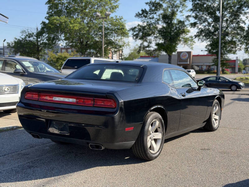 2011 Dodge Challenger SE