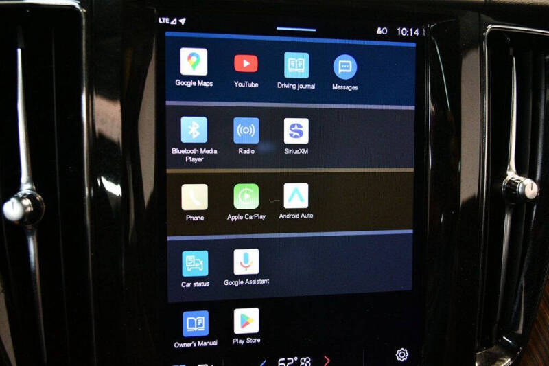 2022 Volvo XC60 B5 Momentum