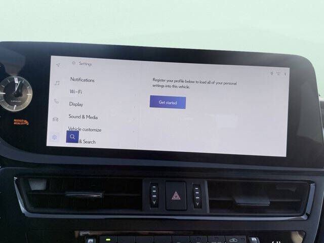 2025 Lexus ES 300h F SPORT Design