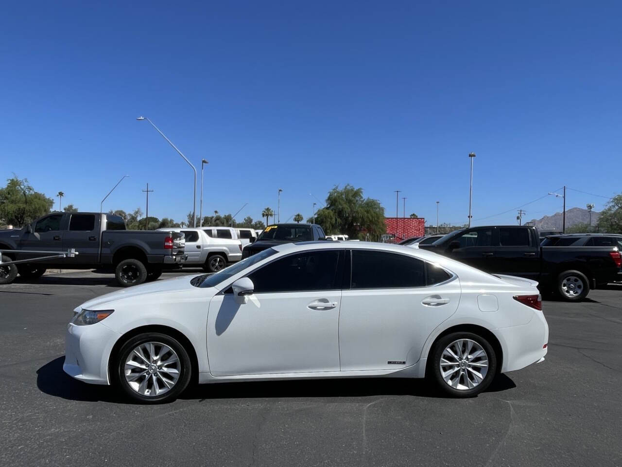 White 2014 Lexus ES 300h Base 4dr Sedan 2