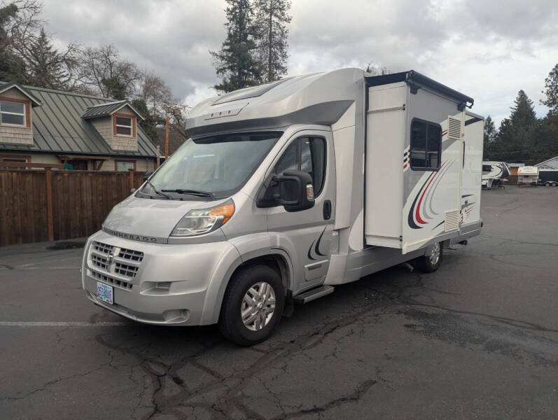 2018 Winnebago Trend 23D / 23ft