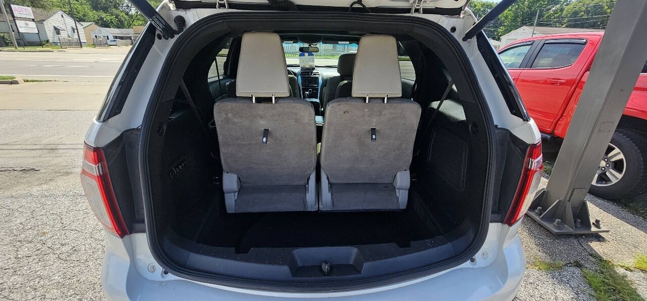 View vehicle photo 7