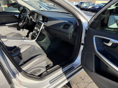 2015 Volvo V60 Cross Country T5