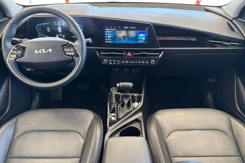 2025 Kia Niro SX