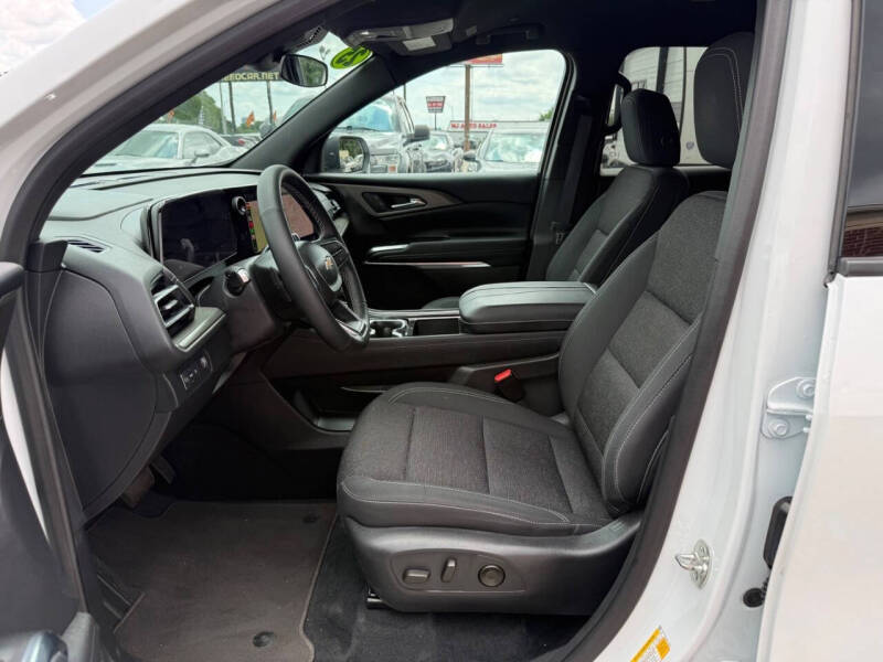 2025 Chevrolet Traverse LT