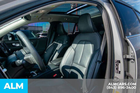 2023 Volvo XC40 B5 Plus Bright Theme