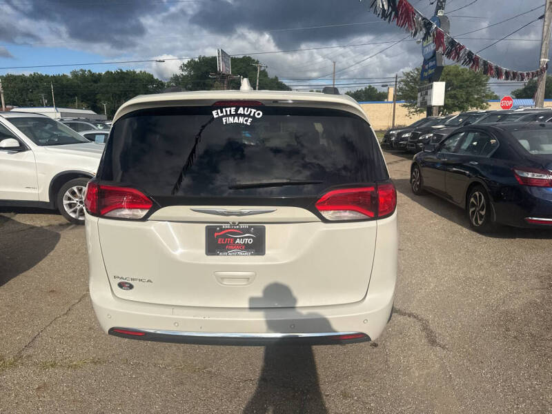 2017 Chrysler Pacifica Touring-L