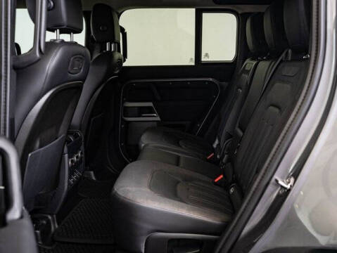 2020 Land Rover Defender 110 SE