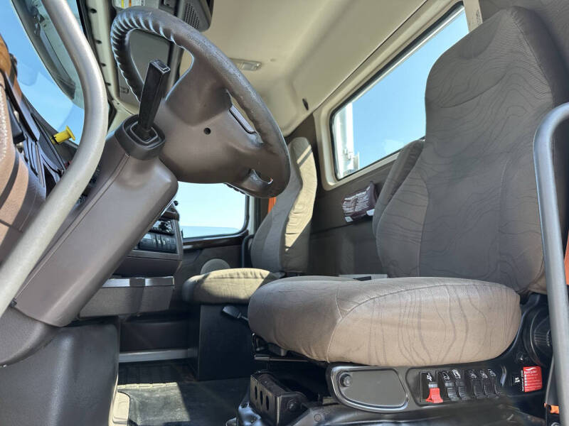 2016 Volvo VNL
