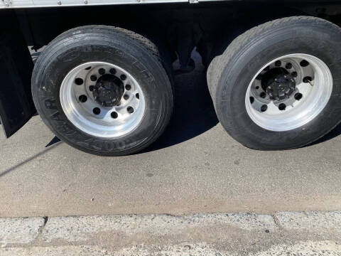 2005 Freightliner M2 106