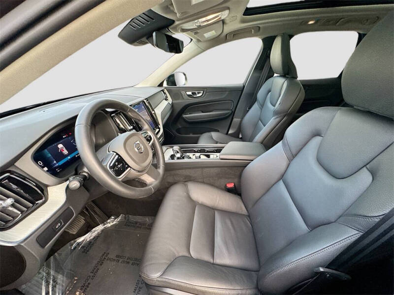 2025 Volvo XC60 B5 Plus Dark Theme